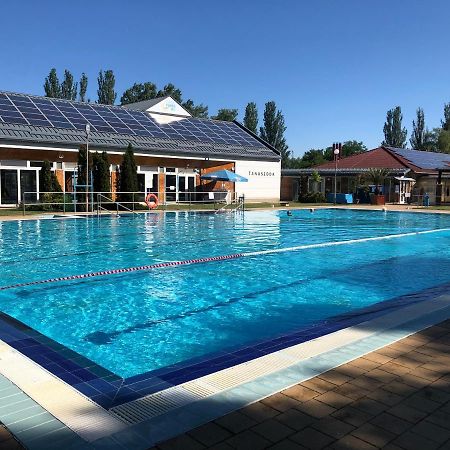 Hotel Imperial Gyogyszallo Es Gyogyfurdo Kiskoros Esterno foto