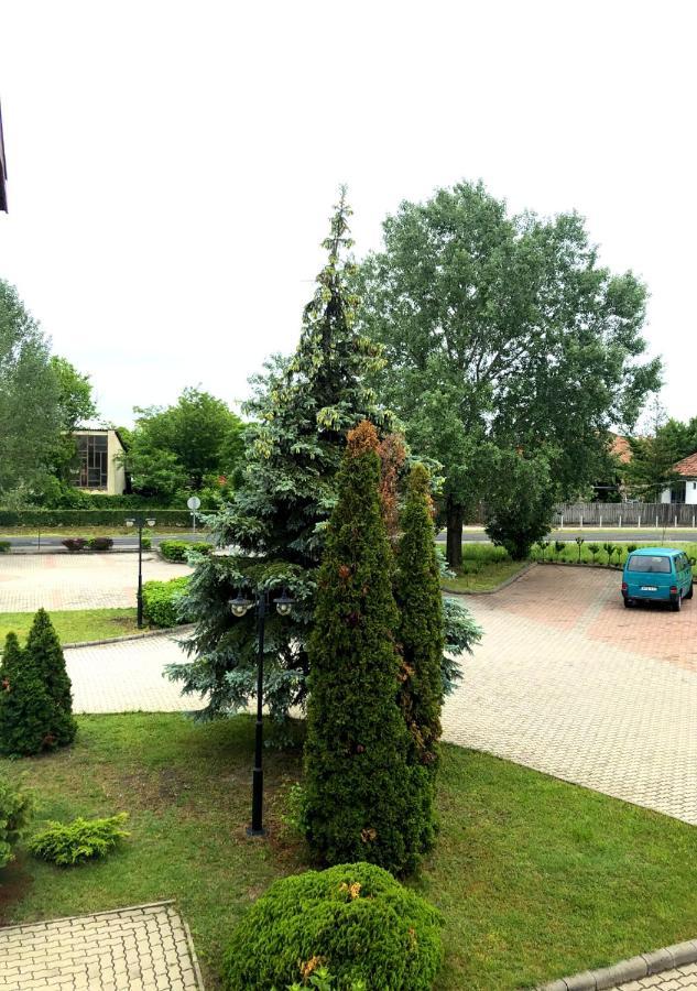 Hotel Imperial Gyogyszallo Es Gyogyfurdo Kiskoros Esterno foto