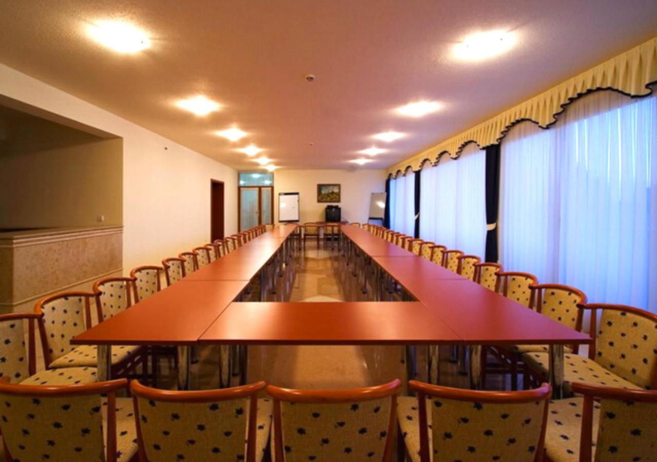 Hotel Imperial Gyogyszallo Es Gyogyfurdo Kiskoros Esterno foto