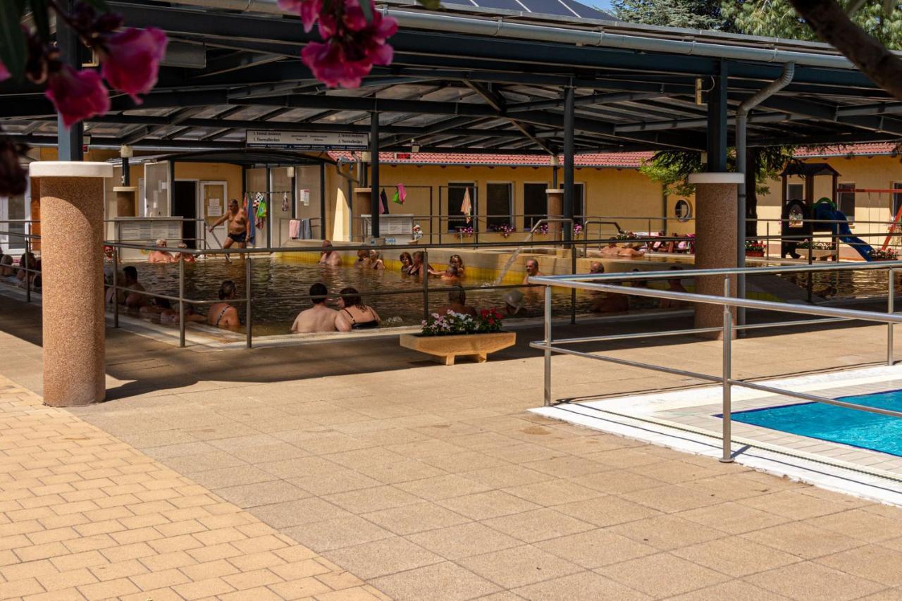 Hotel Imperial Gyogyszallo Es Gyogyfurdo Kiskoros Esterno foto