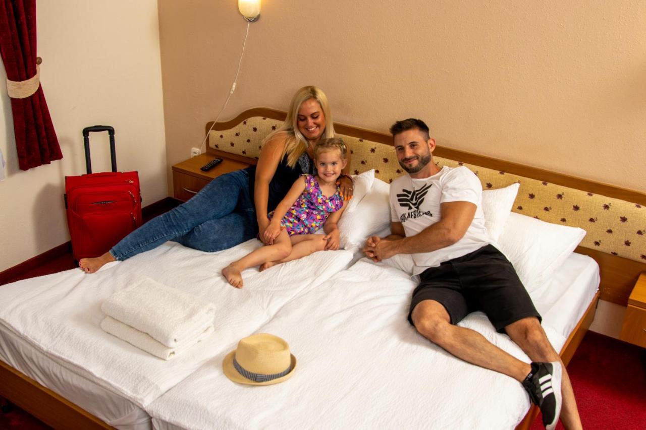 Hotel Imperial Gyogyszallo Es Gyogyfurdo Kiskoros Esterno foto