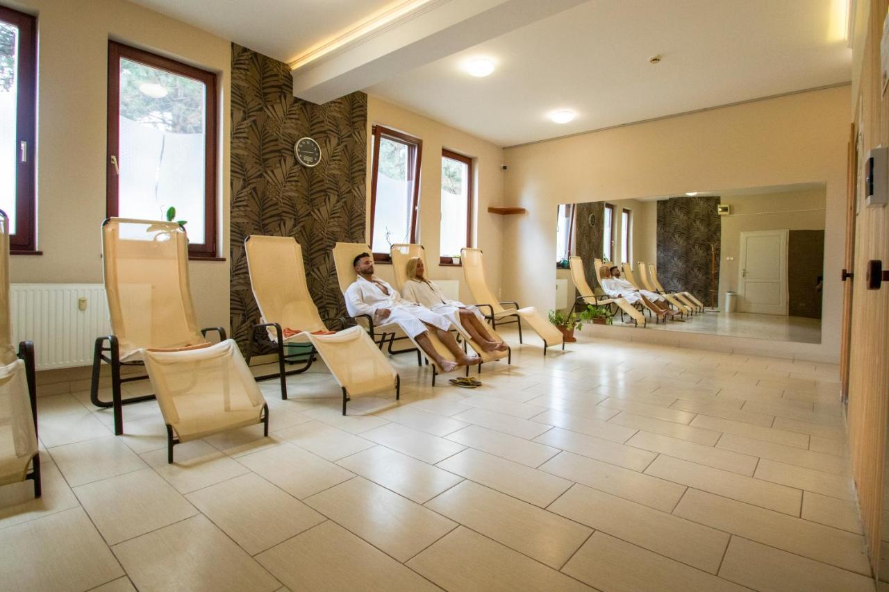 Hotel Imperial Gyogyszallo Es Gyogyfurdo Kiskoros Esterno foto